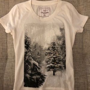 Super Cute A&F Winter T-Shirt XS Graphic Tree Tee